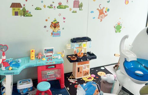 南甯三分白口腔醫院價格表給到位：種植牙4500元起、矯正5999元起、全瓷牙1500元起